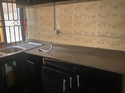 Spacious 2 Bedroom Flat with Spacious Rooms in a Lovely Neighborhood