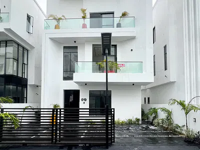 Brand New 5 Bedroom Duplex