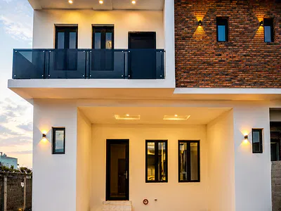Luxury 4 Bedroom Terraced Duplex in a Gated Estate