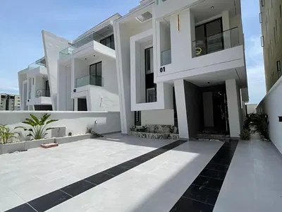 Contemporary 5 Bedroom Duplex with BQ