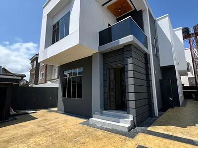 5 Bedroom Detached Duplex