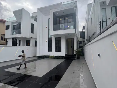 Luxury 5 Bedroom Duplex