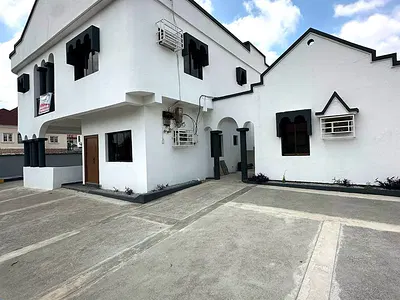 Lovely 6 Bedroom Fully Detached Duplex in Prime Location