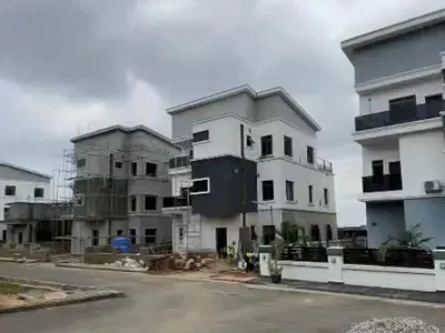 Fully Furnished 3 Bedroom with Selfcontain BQ