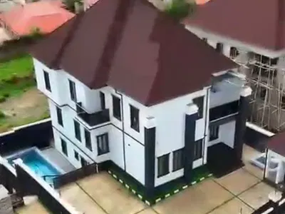 Luxury New 4 Bedroom En-Suite Duplex +1bedroom Basement + Bq+swimming Pool