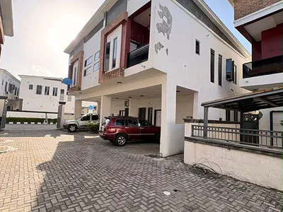 3 Bedrooms Terrace Duplex on Distress
