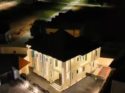 Luxurious 4 Bedroom En-Suite+bq+swimming Pool