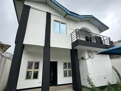Newly Renovated 4 Bedroom Detached Duplex