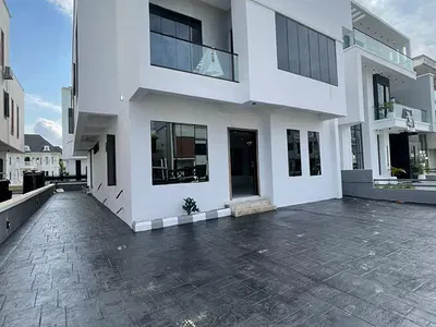 Stunning 5 Bedroom Fully Detached Duplex in a Secure Estate