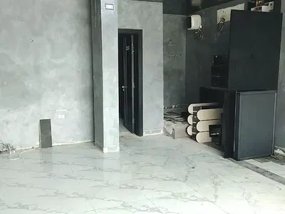 Spacious Shop, Suitable for Office Space in a Great Location