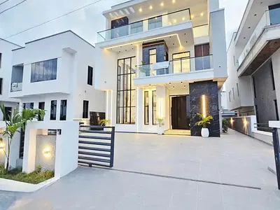 Newly Built 5 Bedroom Penthouse with Cinema and Pool