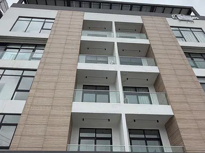 Spacious 3 Bedroom Apartment with Fitted Kitchen