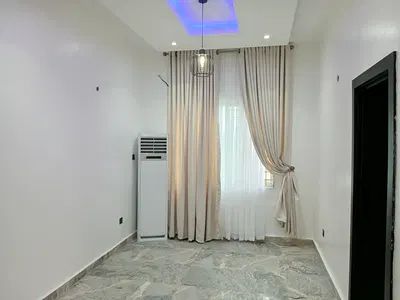 Beautifully Finished 3bedroom Flat at River Park