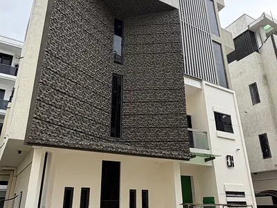 Luxury 5 Bedroom Fully Detached Duplex