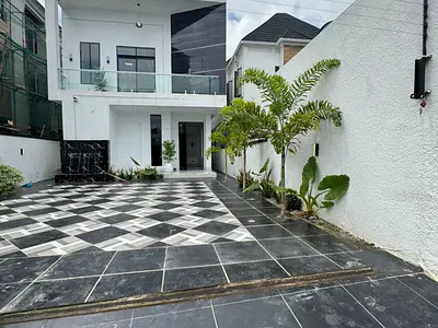5 Bedroom Duplex