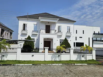 Luxury 5 Bedroom Detached Duplex