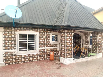 A Modern 3 Bedroom Flat with 4 Toilets, All Round Pop, Water, Fenced