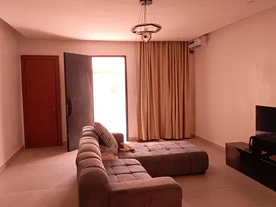 Clean 2 Bedroom Flat