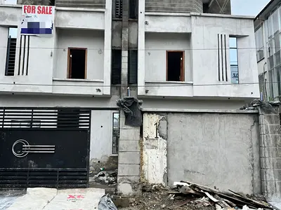 Luxury 4 Bedroom Semi Detached with BQ