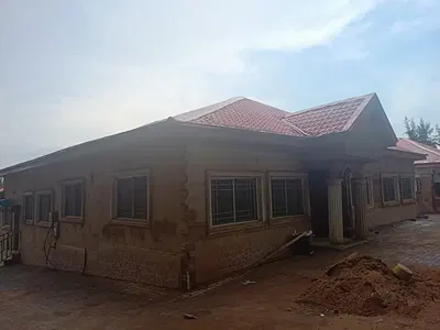 A Stand Alone 4 Bedrooms Flat with 2 Sitting Rooms & Facilities