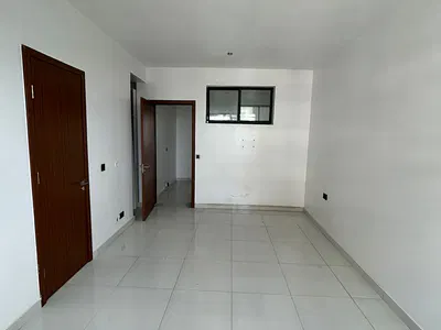 Well Maintained 2 Bedroom Maisonette