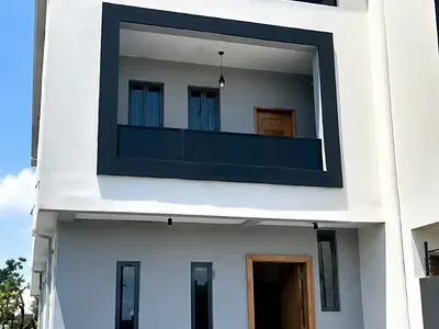 Luxury 5 Bedroom Semi-Detached Duplex