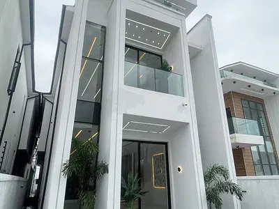 Luxurious Fully Detached, 5BDR Detached Duplex + Swimming Pool + BQ
