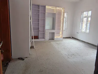 Beautiful Stand Alone 5 Bedroom Duplex in Chevron