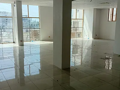 162 SQM on the First Floor in a Busy Mall