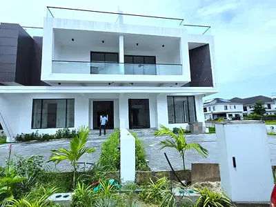 Grand Luxury Manifesting Brand New 5-Bedroom