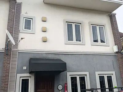 Executive 4 Bedroom with BQ Serviced Court