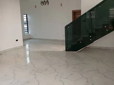 Luxury 5bedroom