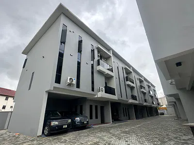 Luxury 4 Bedroom Terrace Duplex with a BQ at Duxbury Terrace