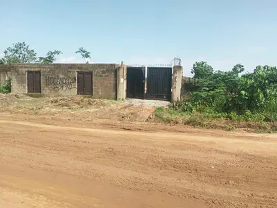 A Land, Fence and Gated with 2 Shops in a 700SQM with Foundation.