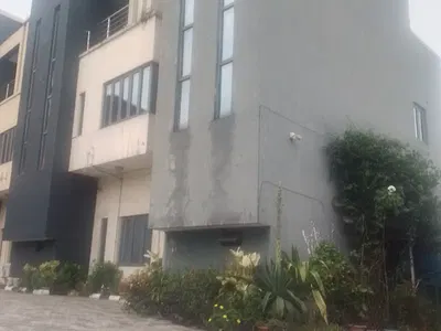 Very Decent and Nice 4brdroom Terrace House at Anthony