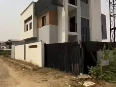 Luxury 5bedroom Fully Detached Duplex House in Lugbe. Abuja -- Nigeria.