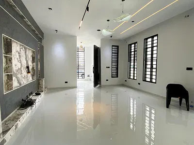 Stunning 5 Bedroom Detached Duplex