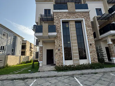 5 Bedroom Duplex