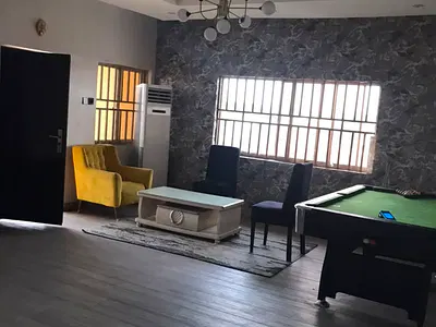 Self Serviced 3 Bedroom Apartment for Residential or Quiet Commercial