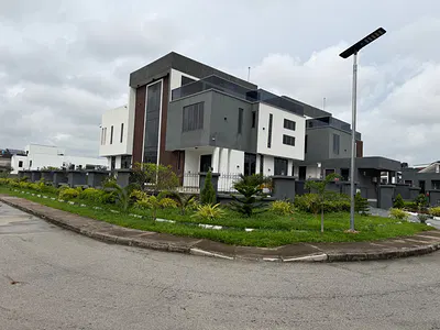 5 Bedroom Fully Detached Duplex with 2 BQ, Pool & Cinema