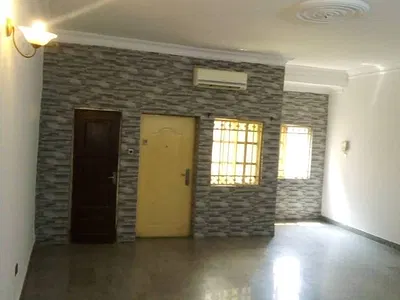 Well Maintained 2 Bedroom Flat in a Secured Estate
