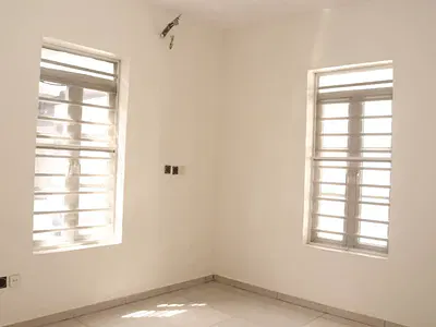Distress Sell 5 Bedrooms Duplex in Chevron