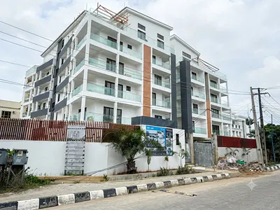 Luxurious 4-Bedroom Maisonette