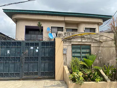 Commercial/ Residential 7 Bedroom Detached Duplex
