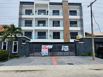 Executive Luxurious 3-Bedrooms Apartment