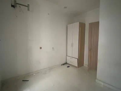 Spacious Room Downstairs Sharing Kitchen