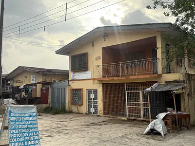 A Strategic Commercial Building of a 7 Rooms Storey