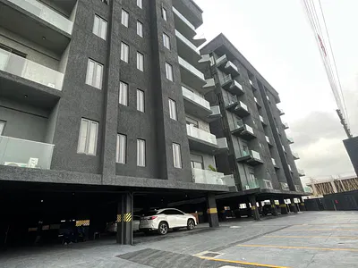 Luxury 2 Bedroom Apartment with Pool and Elevator