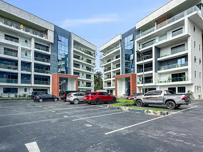 Newly Built Tastefully 4 Bedroom Maisonette