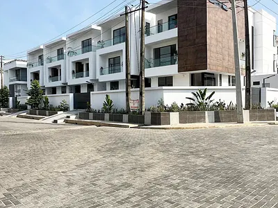 5bedroom Detached Duplex with Swimming Pool for Sale